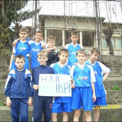 12 aprilie 2008: Roman: Întrecere sportiv-fotbalistică pentru ministranţi