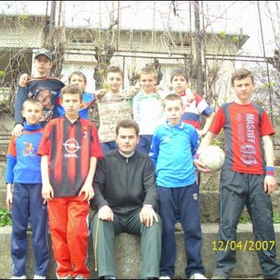 12 aprilie 2008: Roman: Întrecere sportiv-fotbalistică pentru ministranţi