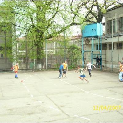 12 aprilie 2008: Roman: Întrecere sportiv-fotbalistică pentru ministranţi
