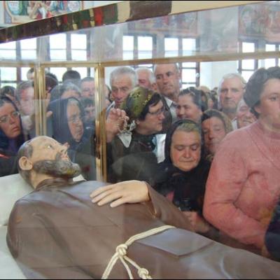 18 mai 2008: Valea Mică: Vizita patronului bisericii şi Liturghia de hram