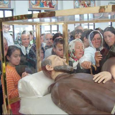 18 mai 2008: Valea Mică: Vizita patronului bisericii şi Liturghia de hram