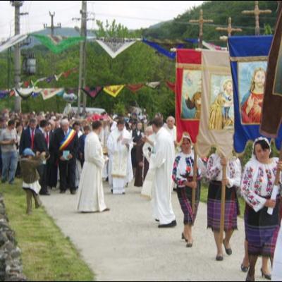18 mai 2008: Valea Mică: Vizita patronului bisericii şi Liturghia de hram