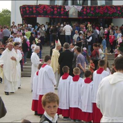 18 mai 2008: Valea Mică: Vizita patronului bisericii şi Liturghia de hram