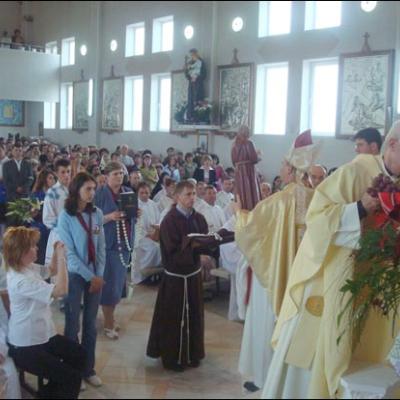 19 mai 2008: Roman ("Fericitul Ieremia"): Vizita patronului bisericii şi Litughie de hram