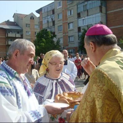 21 mai 2008: Tomeşti: Vizita patronului bisericii şi Litughie de hram