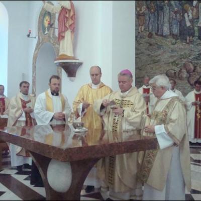 24 mai 2008: Chişinau: Consacrarea altarului catedralei "Providenţa Divină"
