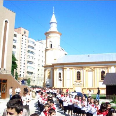 25 mai 2008: Administrarea Mirului la 198 de copii din Parohia Bacău - "Sf. Nicolae"