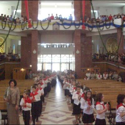 25 mai 2008: Administrarea Mirului la 198 de copii din Parohia Bacău - "Sf. Nicolae"