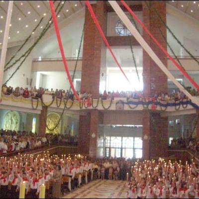 25 mai 2008: Administrarea Mirului la 198 de copii din Parohia Bacău - "Sf. Nicolae"