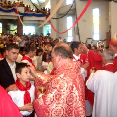 25 mai 2008: Administrarea Mirului la 198 de copii din Parohia Bacău - "Sf. Nicolae"
