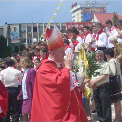 25 mai 2008: Administrarea Mirului la 198 de copii din Parohia Bacău - "Sf. Nicolae"