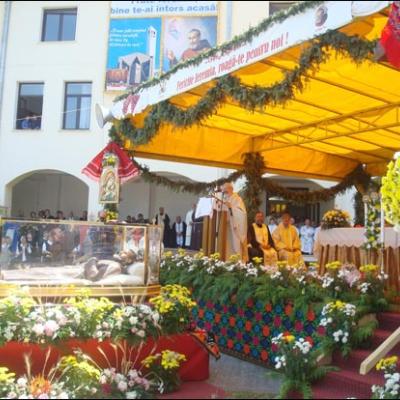 31 mai 2008: Oneşti: Fericitul Ieremia a ajuns în sanctuarul care i-a fost dedicat