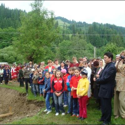18 iunie 2008: Poiana Micului: Sfinţirea pietrei de temelie a bisericii "Divina Îndurare"