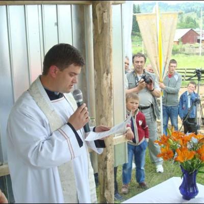 18 iunie 2008: Poiana Micului: Sfinţirea pietrei de temelie a bisericii "Divina Îndurare"