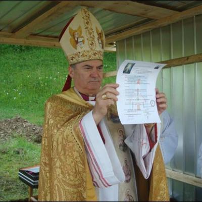 18 iunie 2008: Poiana Micului: Sfinţirea pietrei de temelie a bisericii "Divina Îndurare"