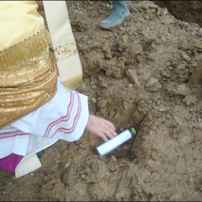 18 iunie 2008: Poiana Micului: Sfinţirea pietrei de temelie a bisericii "Divina Îndurare"