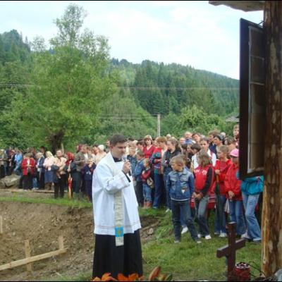18 iunie 2008: Poiana Micului: Sfinţirea pietrei de temelie a bisericii "Divina Îndurare"