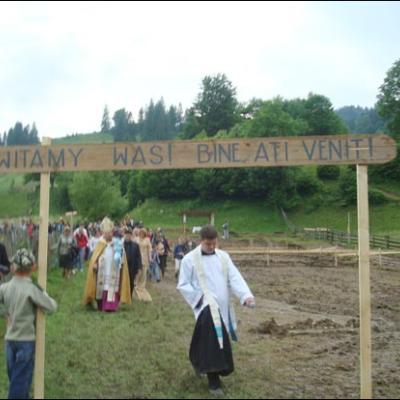 18 iunie 2008: Poiana Micului: Sfinţirea pietrei de temelie a bisericii "Divina Îndurare"