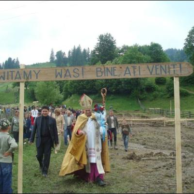 18 iunie 2008: Poiana Micului: Sfinţirea pietrei de temelie a bisericii "Divina Îndurare"