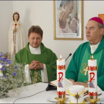 22 iunie 2008: Vizită pastorală în filiala Valea Lupului a Parohiei "Sf. Anton de Padova" din Iaşi (foto: Cristian Lisacovschi)