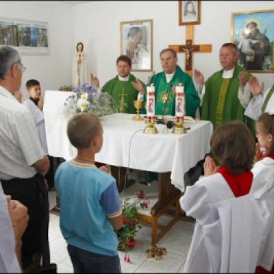 22 iunie 2008: Vizită pastorală în filiala Valea Lupului a Parohiei "Sf. Anton de Padova" din Iaşi (foto: Cristian Lisacovschi)