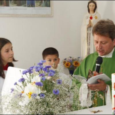 22 iunie 2008: Vizită pastorală în filiala Valea Lupului a Parohiei "Sf. Anton de Padova" din Iaşi (foto: Cristian Lisacovschi)