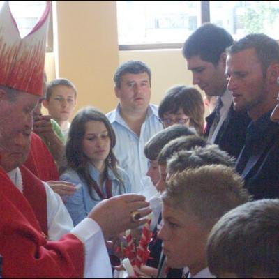 21 iunie 2008: Administrarea Mirului în Parohia Roman "Isus Bunul Păstor"
