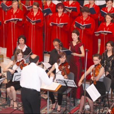 22 iunie 2008: Iaşi: Concert de muzică sacră susţinut de cor şi orchestră (foto: Cristian Lisacovschi)