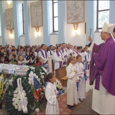 15 iulie 2008: Satu Nou (NT): Funeraliile pr. Mihai Lucaci