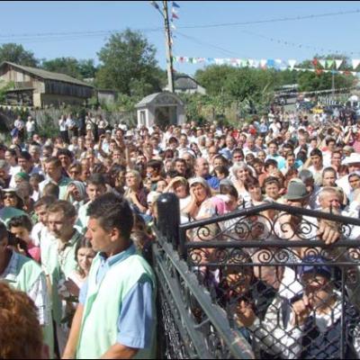 Horgeşti: Sfinţirea bisericii şi consacrarea altarului