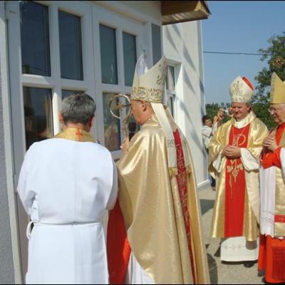 17 august 2008: Bogdăneşti (Râpa Iepei): Sfinţirea bisericii şi a grotei