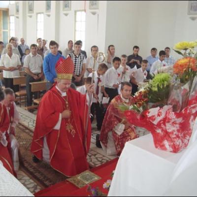 30 august 2008: Administrarea Mirului în Parohia Podu Iloaie la 14 copii