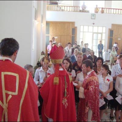 30 august 2008: Administrarea Mirului în Parohia Podu Iloaie la 14 copii
