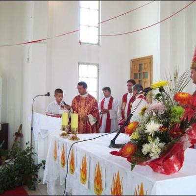 30 august 2008: Administrarea Mirului în Parohia Podu Iloaie la 14 copii