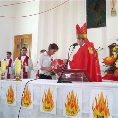 30 august 2008: Administrarea Mirului în Parohia Podu Iloaie la 14 copii