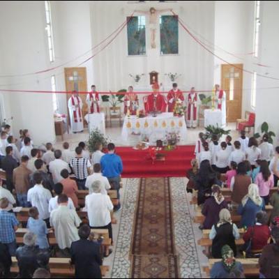 30 august 2008: Administrarea Mirului în Parohia Podu Iloaie la 14 copii