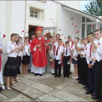 30 august 2008: Administrarea Mirului în Parohia Podu Iloaie la 14 copii