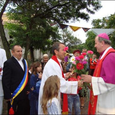 30 august 2008: Administrarea Mirului în filiala Sprânceana a Parohiei Podu Iloaie la 24 de copii