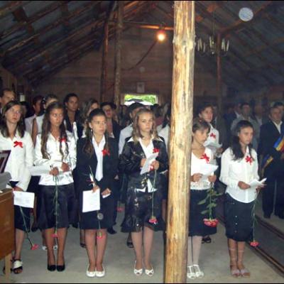 30 august 2008: Administrarea Mirului în filiala Sprânceana a Parohiei Podu Iloaie la 24 de copii