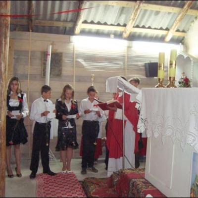 30 august 2008: Administrarea Mirului în filiala Sprânceana a Parohiei Podu Iloaie la 24 de copii