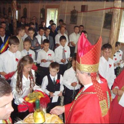 30 august 2008: Administrarea Mirului în filiala Sprânceana a Parohiei Podu Iloaie la 24 de copii