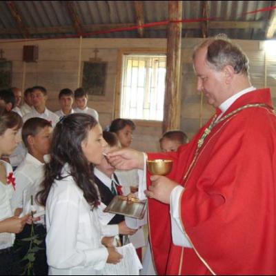 30 august 2008: Administrarea Mirului în filiala Sprânceana a Parohiei Podu Iloaie la 24 de copii