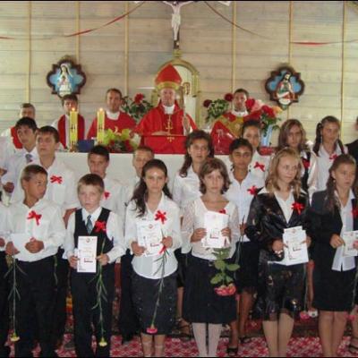 30 august 2008: Administrarea Mirului în filiala Sprânceana a Parohiei Podu Iloaie la 24 de copii