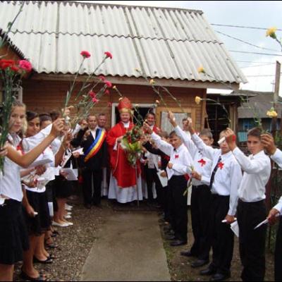 30 august 2008: Administrarea Mirului în filiala Sprânceana a Parohiei Podu Iloaie la 24 de copii