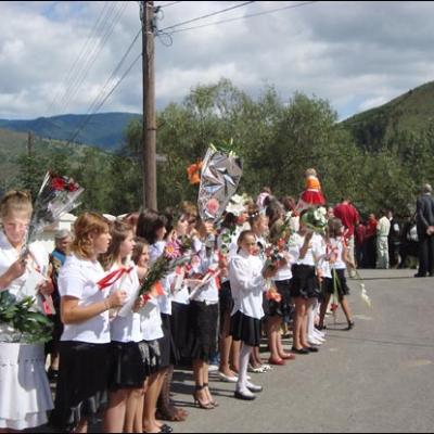31 august 2008: Administrarea Mirului în Parohia Ciugheş la 100 de copii