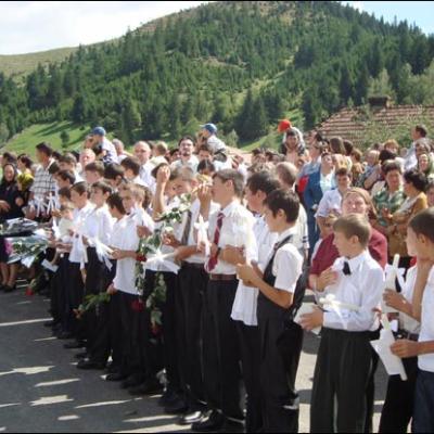 31 august 2008: Administrarea Mirului în Parohia Ciugheş la 100 de copii