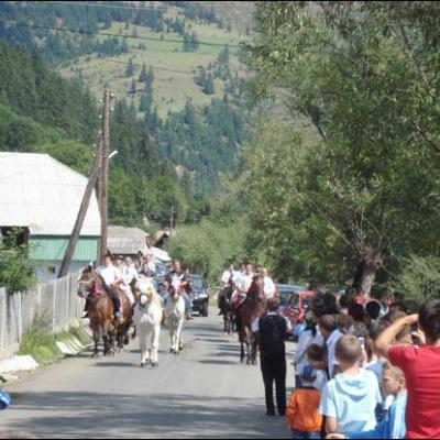 31 august 2008: Administrarea Mirului în Parohia Ciugheş la 100 de copii