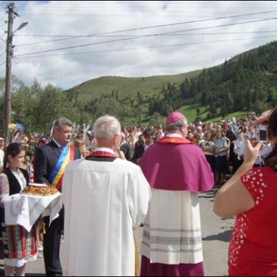 31 august 2008: Administrarea Mirului în Parohia Ciugheş la 100 de copii