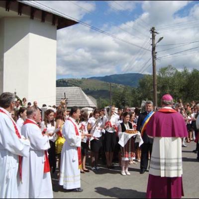 31 august 2008: Administrarea Mirului în Parohia Ciugheş la 100 de copii