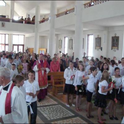 31 august 2008: Administrarea Mirului în Parohia Ciugheş la 100 de copii